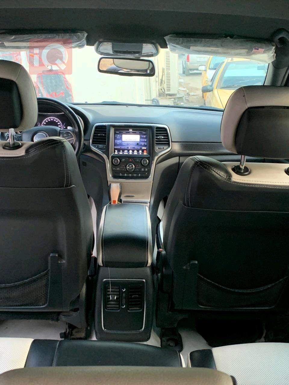 جیپ گراند شیرۆکی